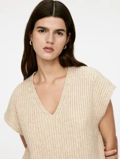 Relaxed Rib-Knit Vest