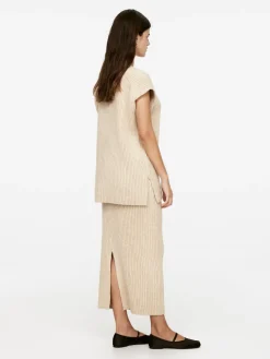 Relaxed Rib-Knit Vest
