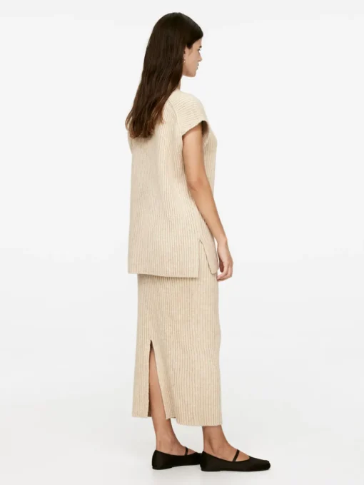 Relaxed Rib-Knit Vest